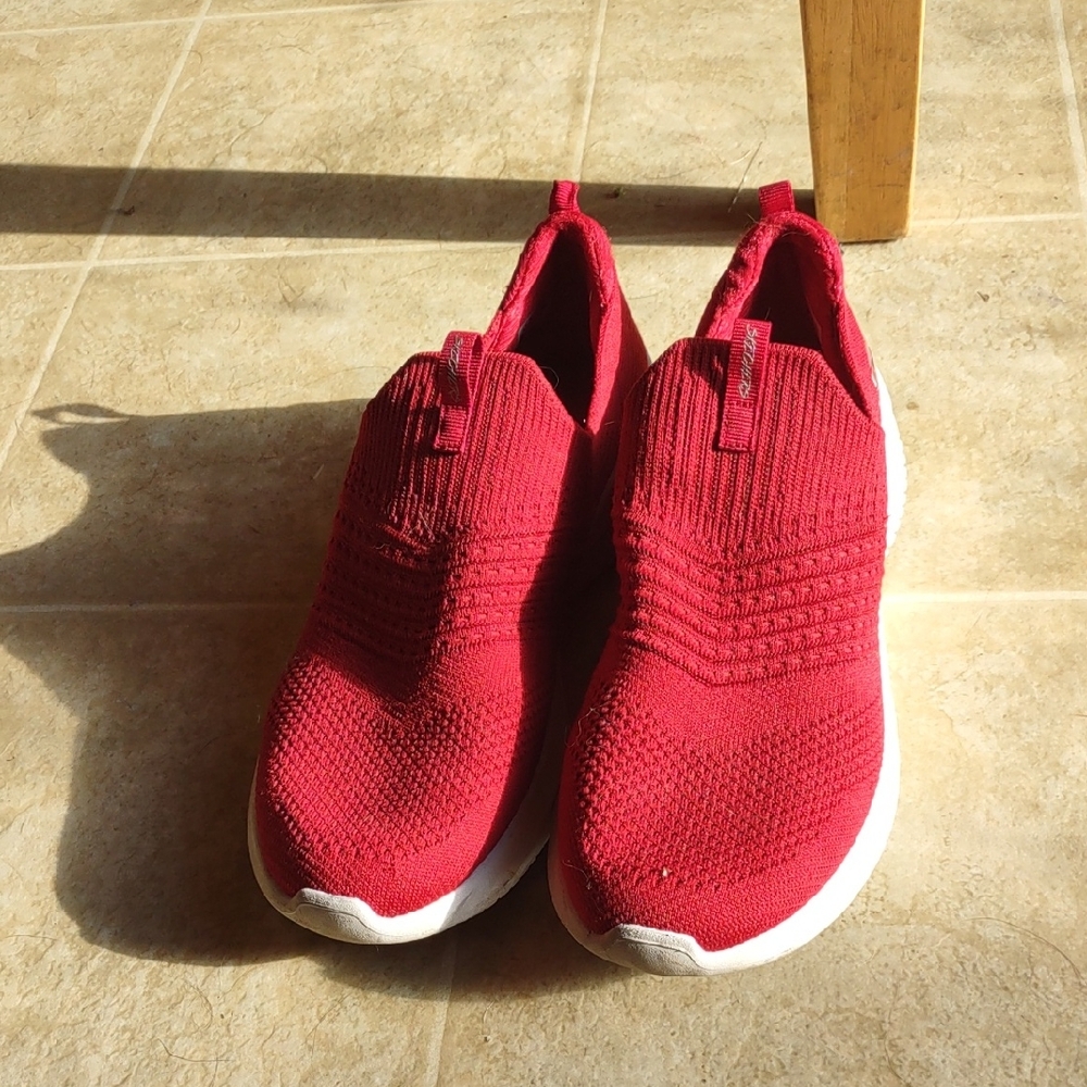 Red Sketchers